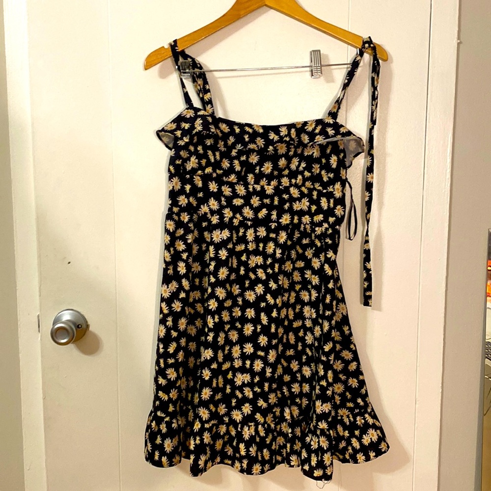 Daisy dress with ruffled neckline and tied shoulders